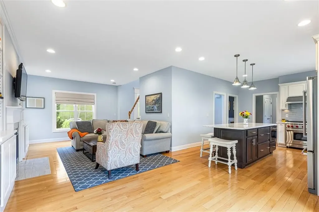 76 Woods Lane Cranston RI 02921