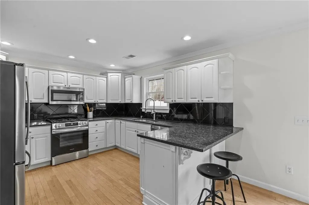 70 Foddering Farm Road Narragansett RI 02882