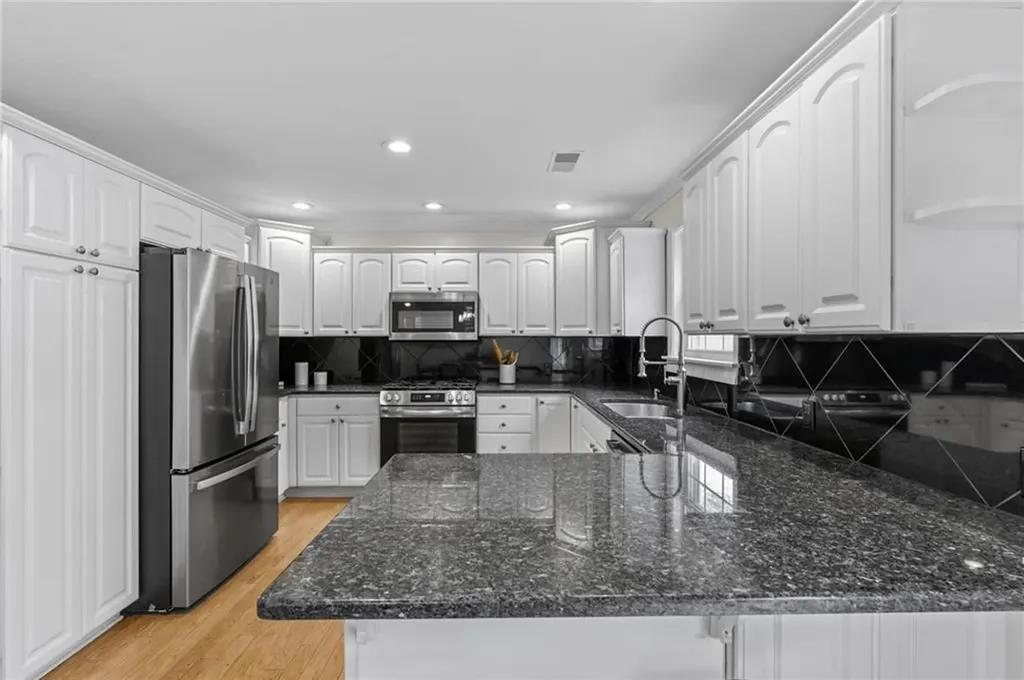 70 Foddering Farm Road Narragansett RI 02882