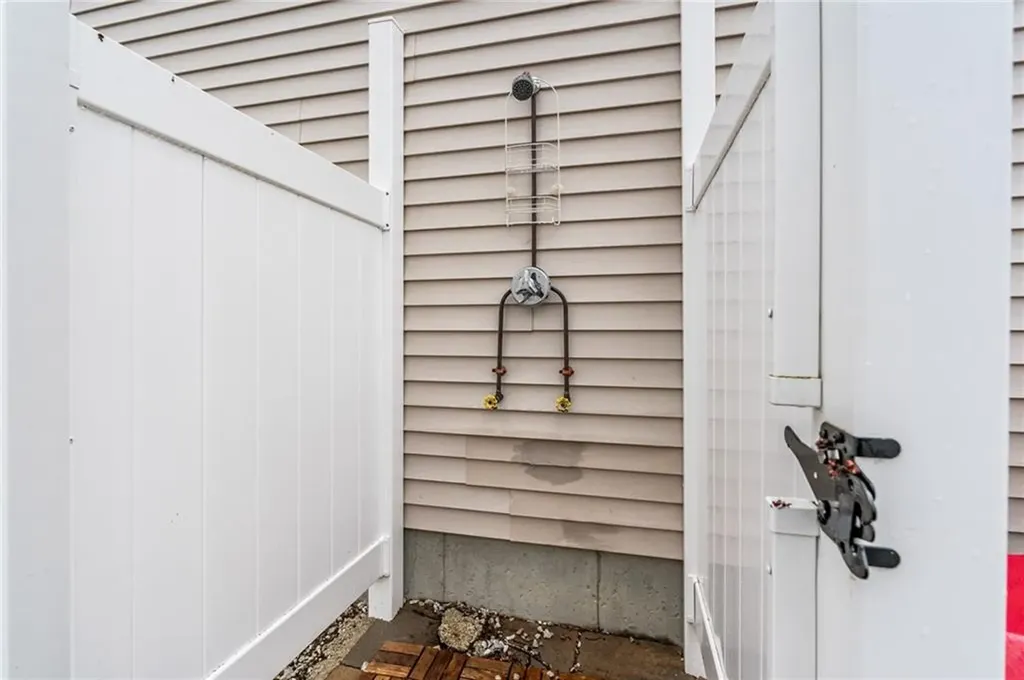 70 Foddering Farm Road Narragansett RI 02882