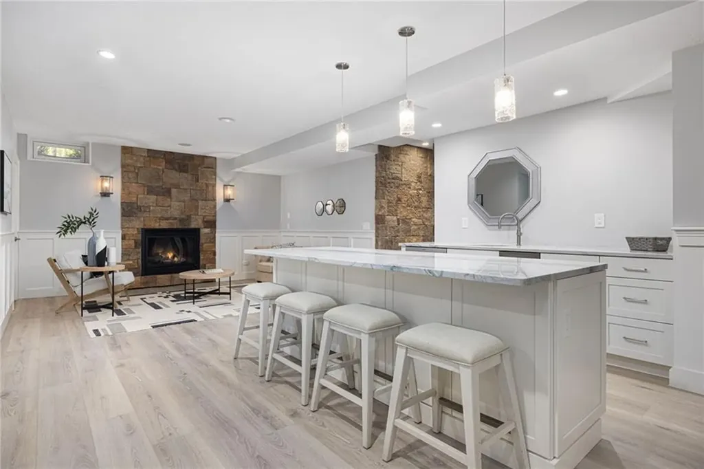 30 Lenihan Lane East Greenwich RI 02818
