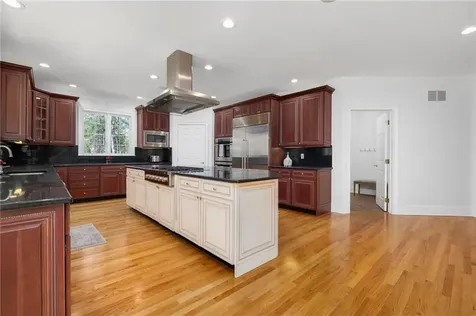 30 Lenihan Lane East Greenwich RI 02818