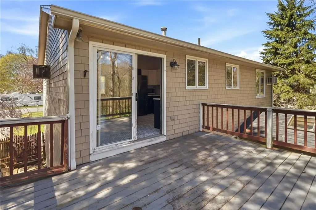 80 Oakside Street Warwick RI 02889