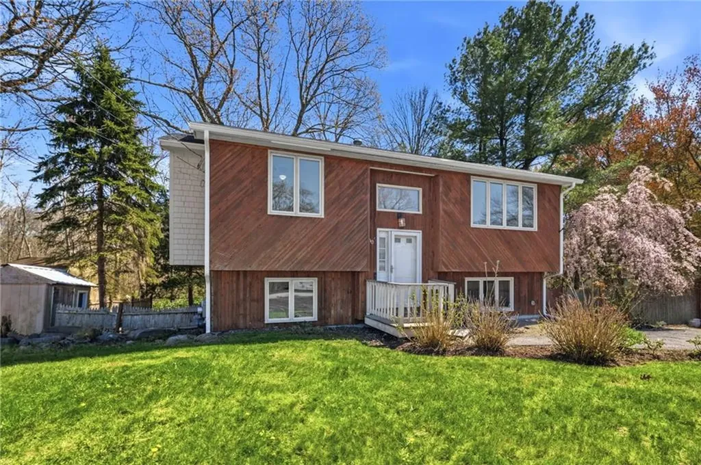 80 Oakside Street Warwick RI 02889