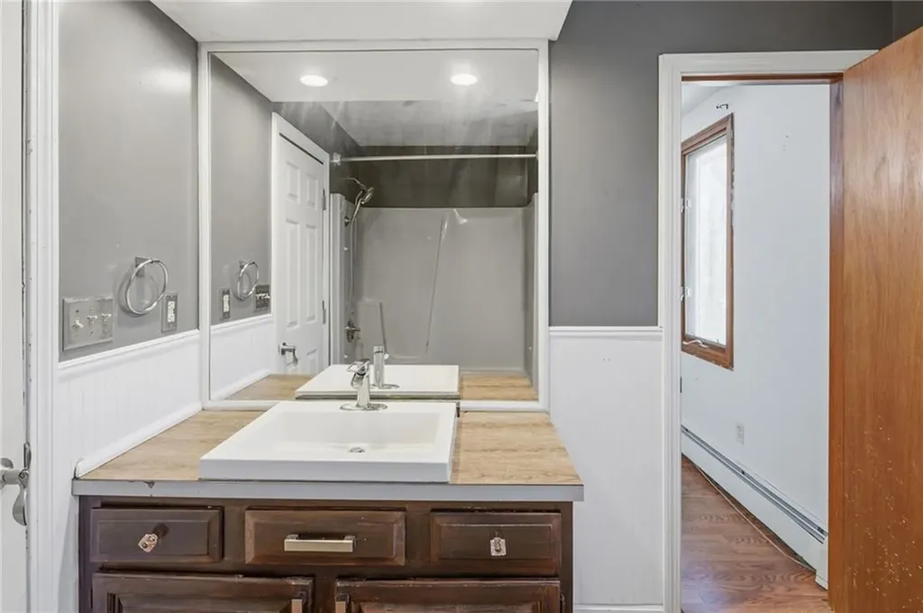 80 Oakside Street Warwick RI 02889