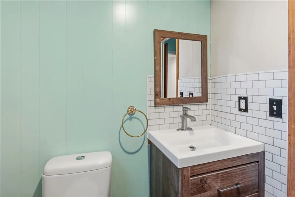 80 Oakside Street Warwick RI 02889