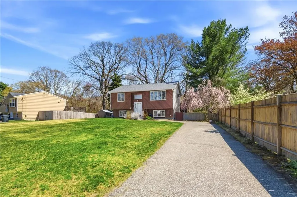 80 Oakside Street Warwick RI 02889