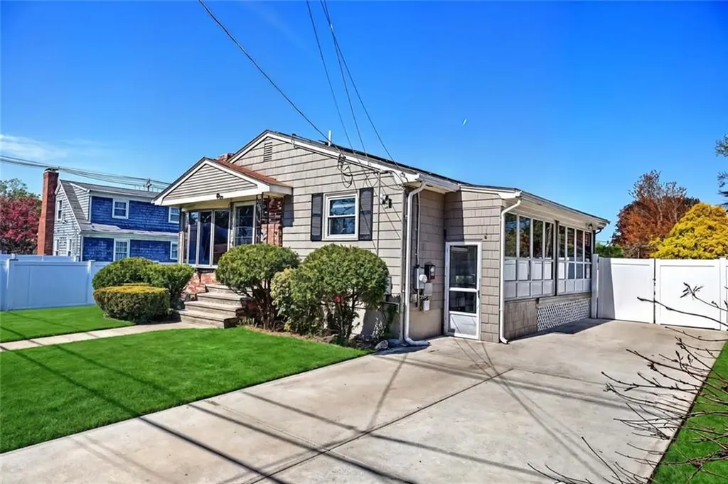 8 Ashby Street Johnston RI 02919