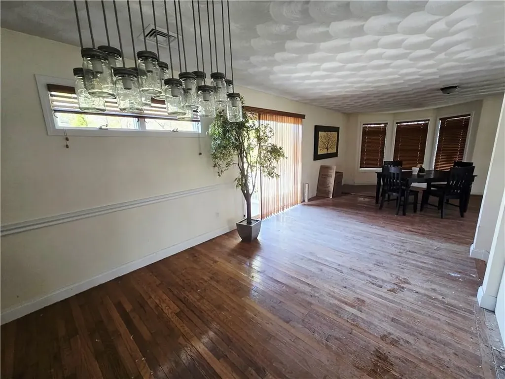 140 Lake View Road Cranston RI 02920