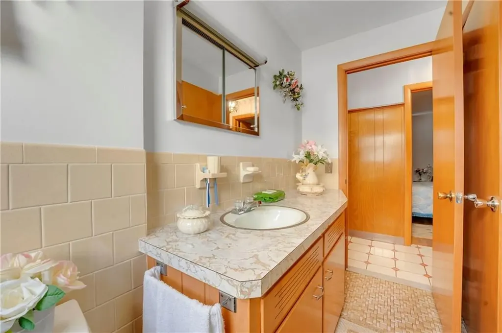 8 No Rose Street East Providence RI 02914