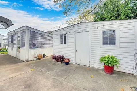 8 No Rose Street East Providence RI 02914