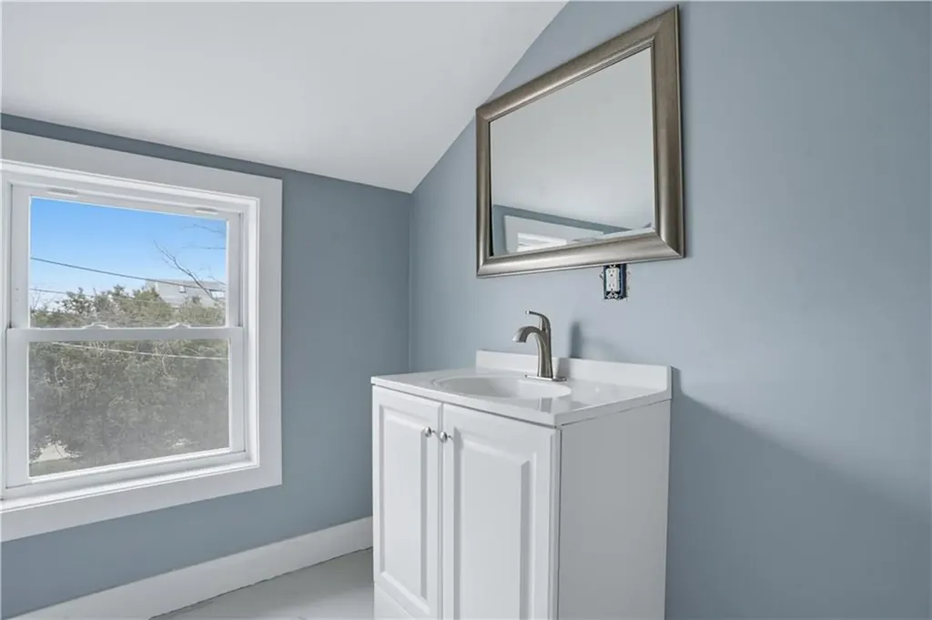 188 Greene Lane Middletown RI 02842