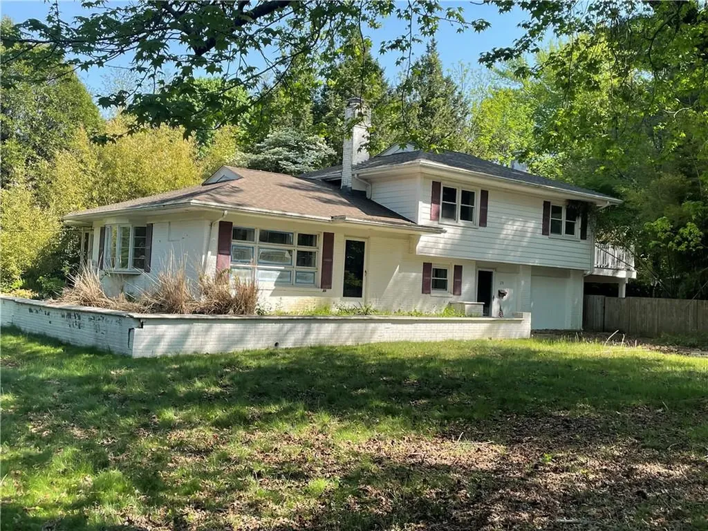28 Hill Top Drive Warwick RI 02818