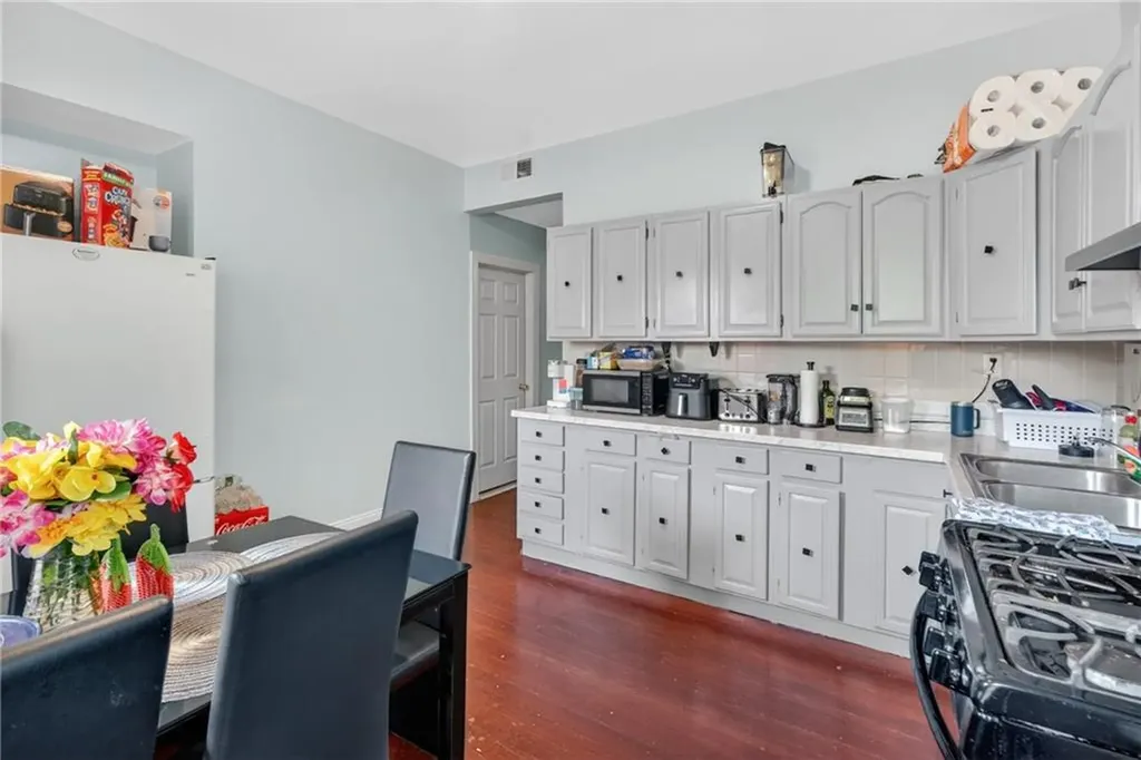 68 Whitmarsh Street Providence RI 02907