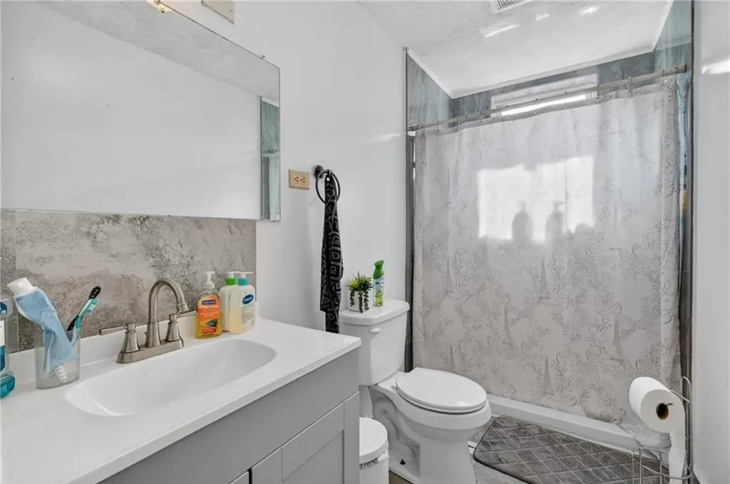 68 Whitmarsh Street Providence RI 02907