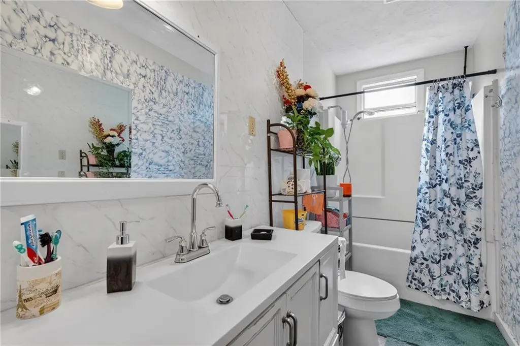 68 Whitmarsh Street Providence RI 02907