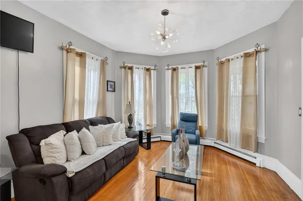 68 Whitmarsh Street Providence RI 02907