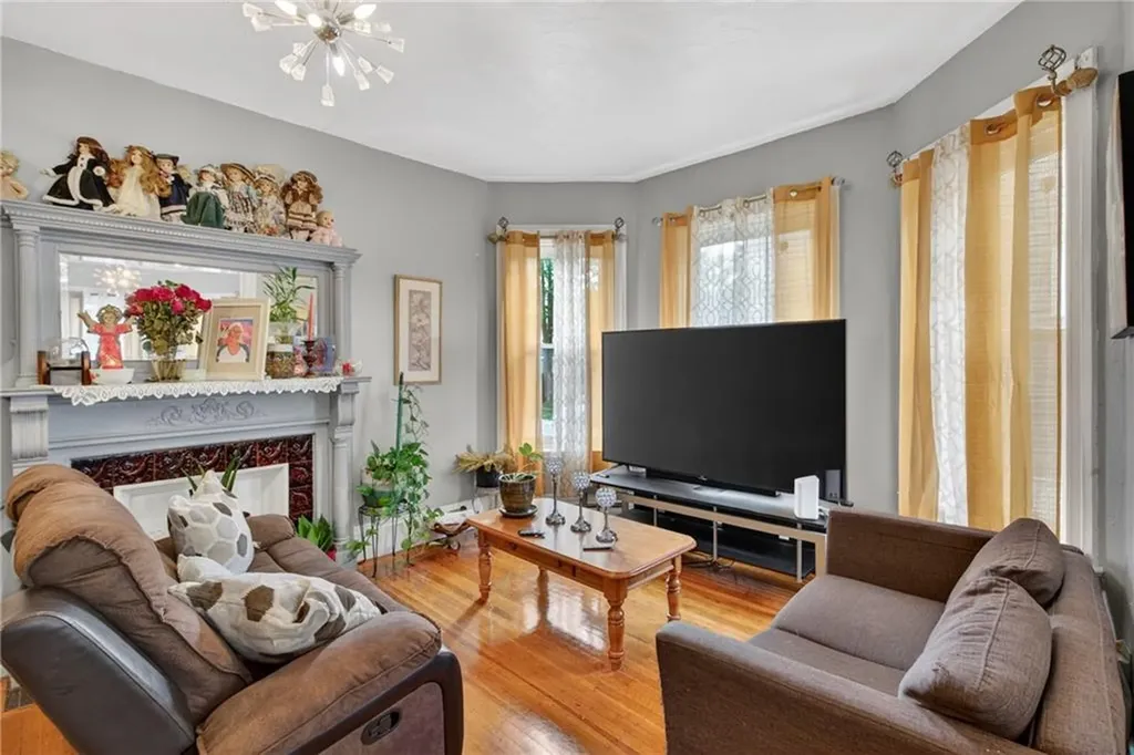 68 Whitmarsh Street Providence RI 02907