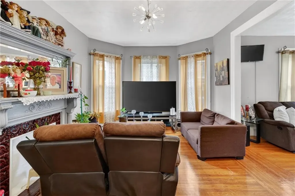 68 Whitmarsh Street Providence RI 02907