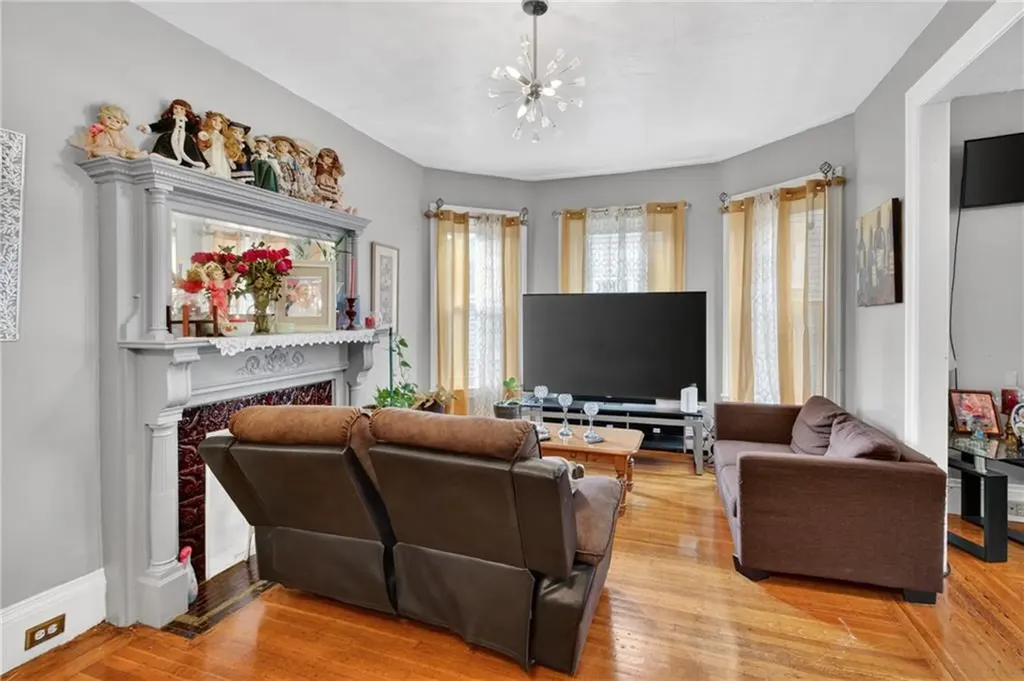 68 Whitmarsh Street Providence RI 02907