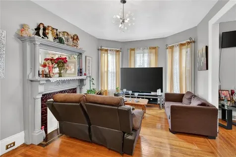 68 Whitmarsh Street Providence RI 02907