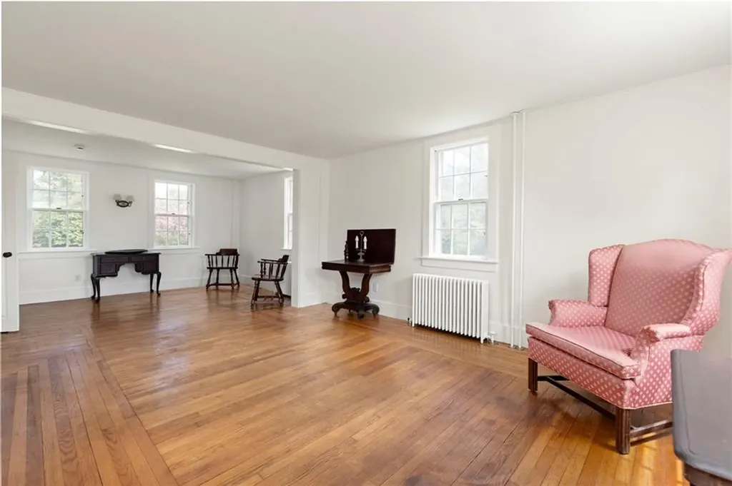6 Baldwin Road Middletown RI 02842