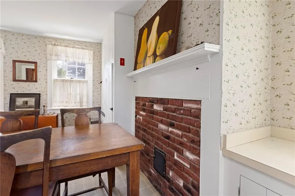 6 Baldwin Road Middletown RI 02842