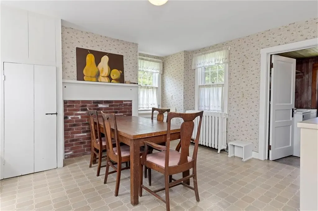 6 Baldwin Road Middletown RI 02842