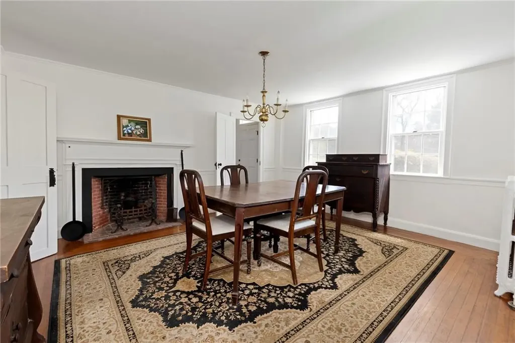 6 Baldwin Road Middletown RI 02842