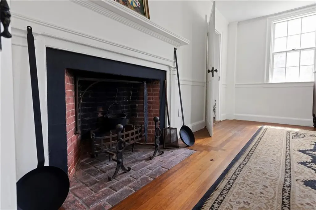 6 Baldwin Road Middletown RI 02842