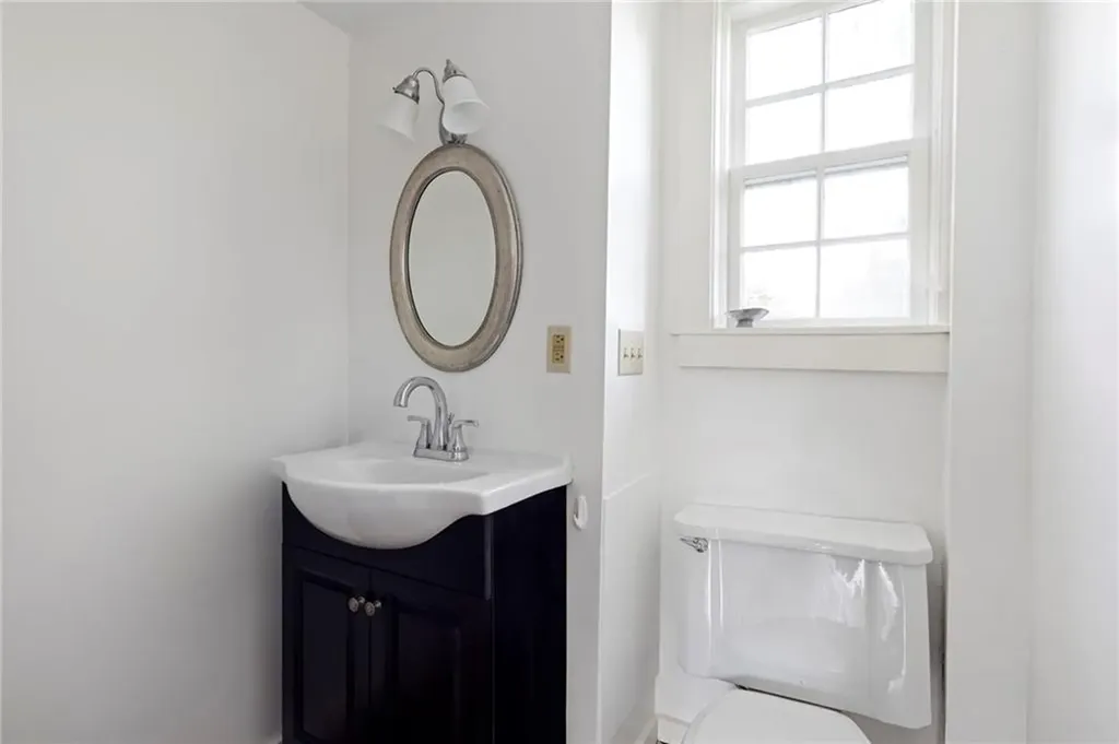 6 Baldwin Road Middletown RI 02842