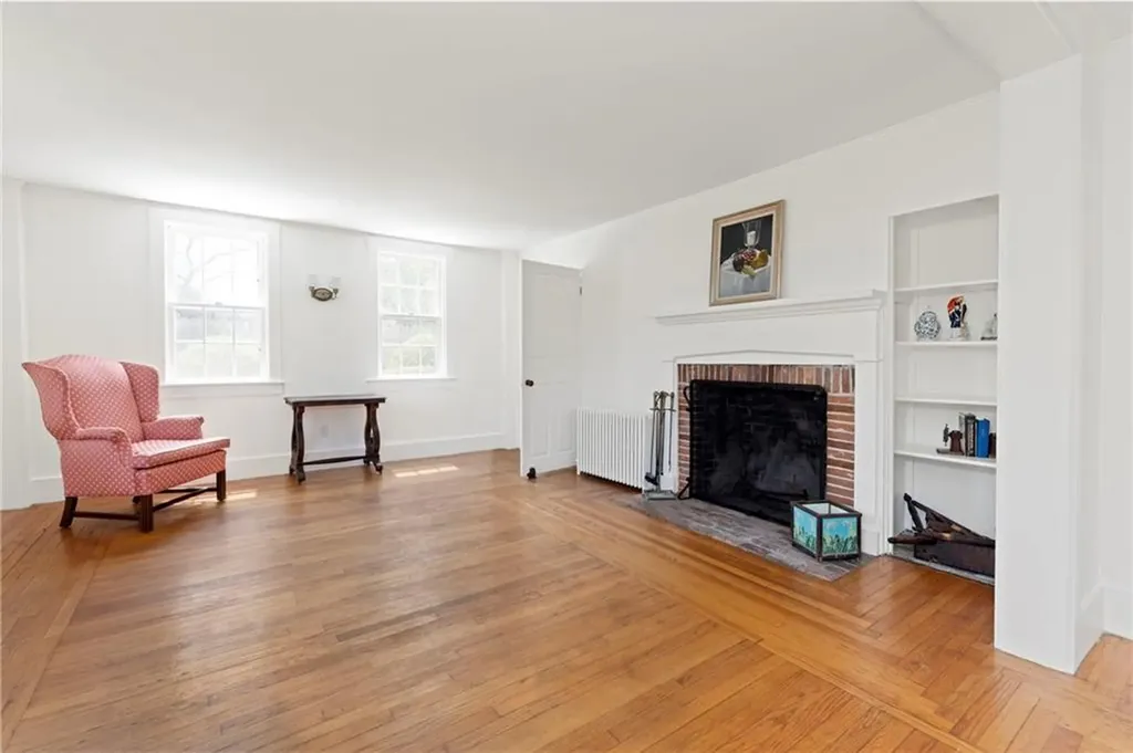 6 Baldwin Road Middletown RI 02842