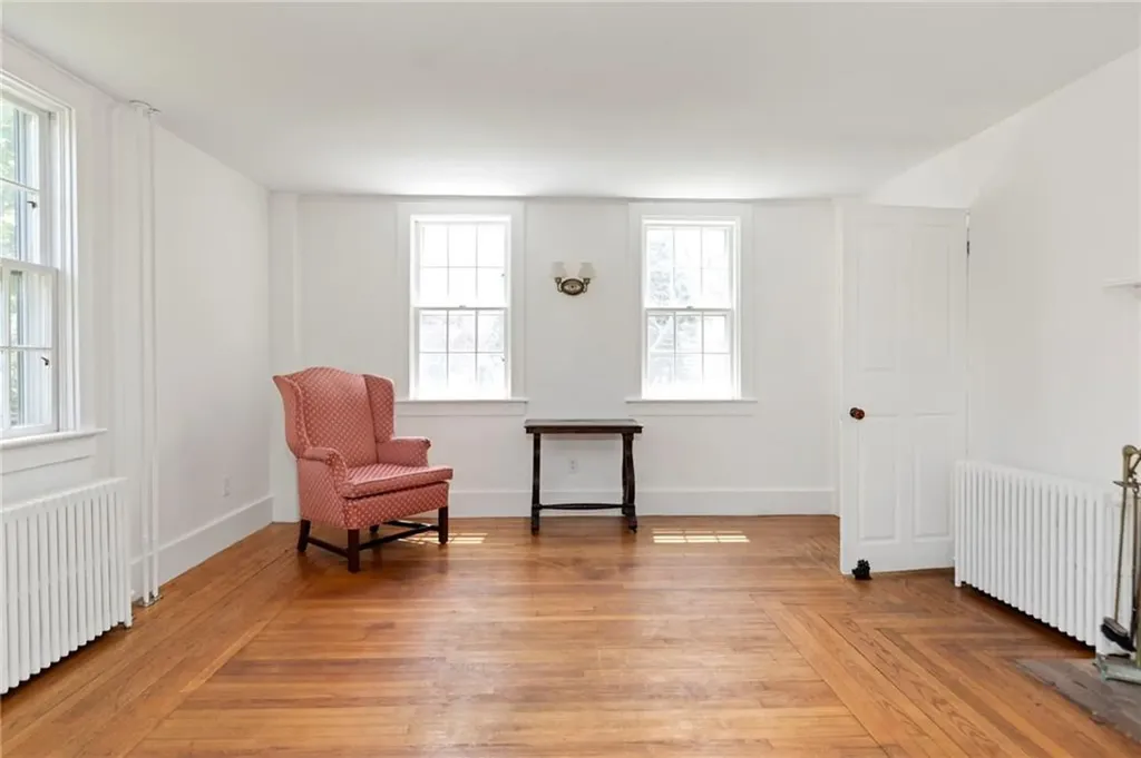 6 Baldwin Road Middletown RI 02842