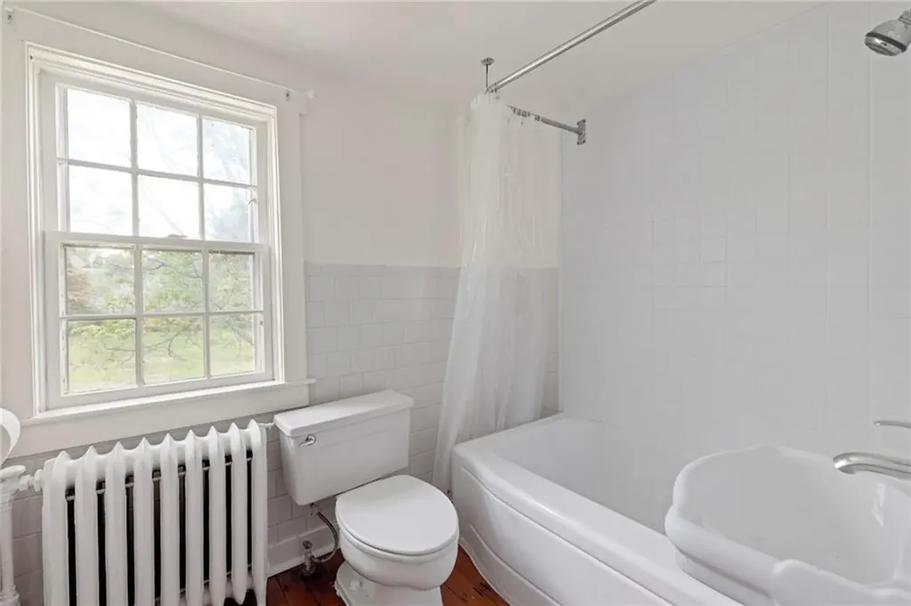 6 Baldwin Road Middletown RI 02842