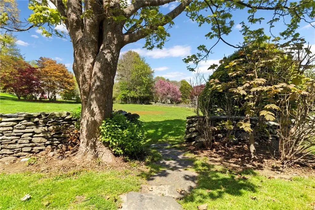 6 Baldwin Road Middletown RI 02842
