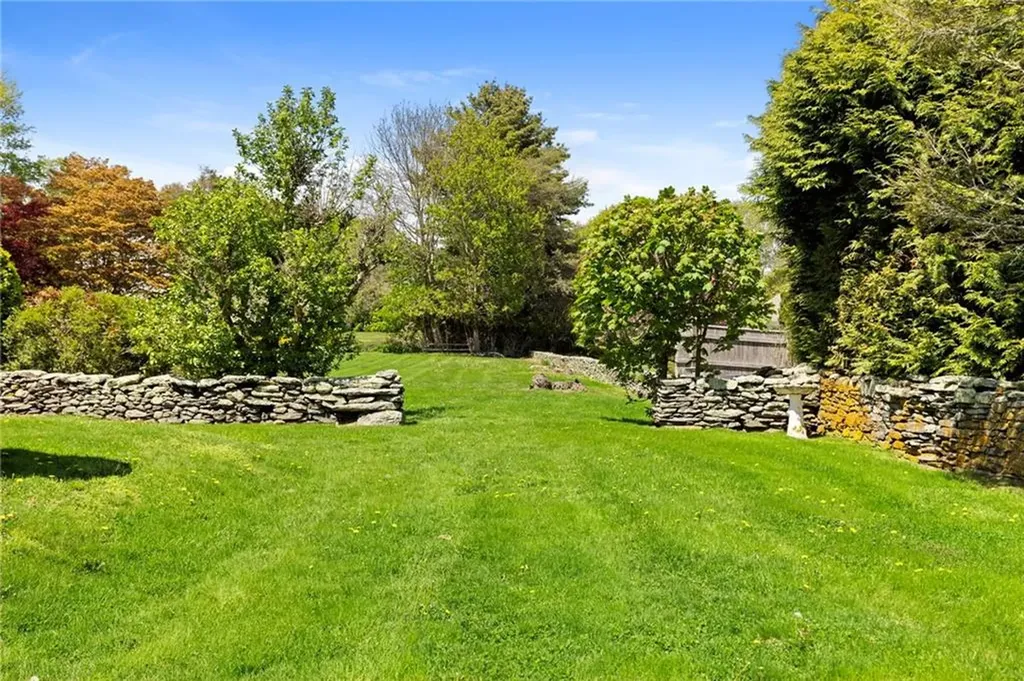 6 Baldwin Road Middletown RI 02842