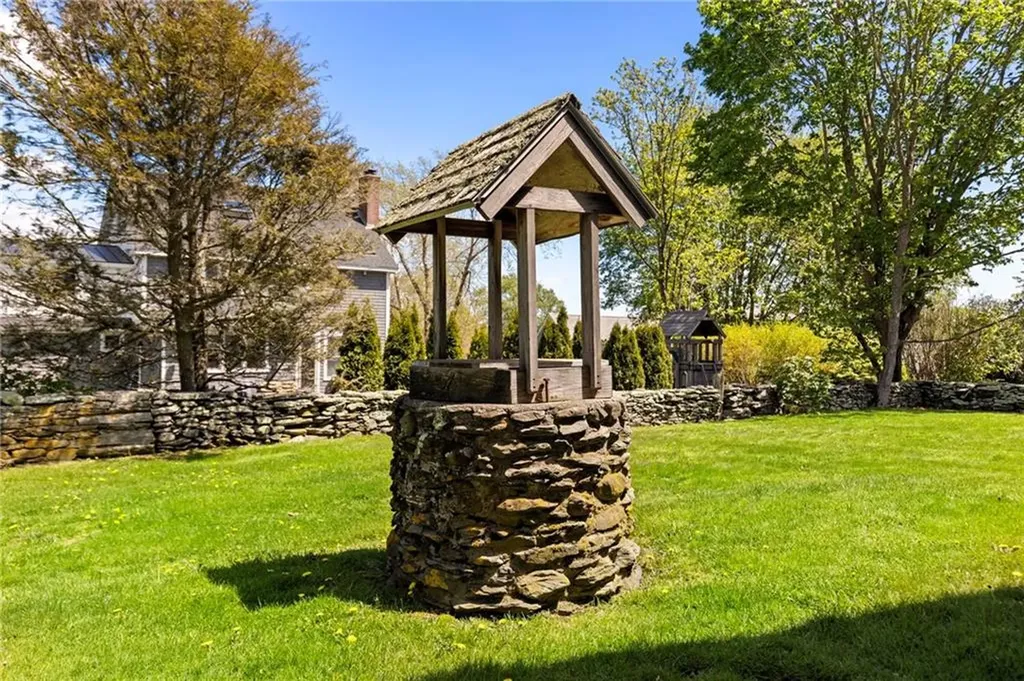 6 Baldwin Road Middletown RI 02842
