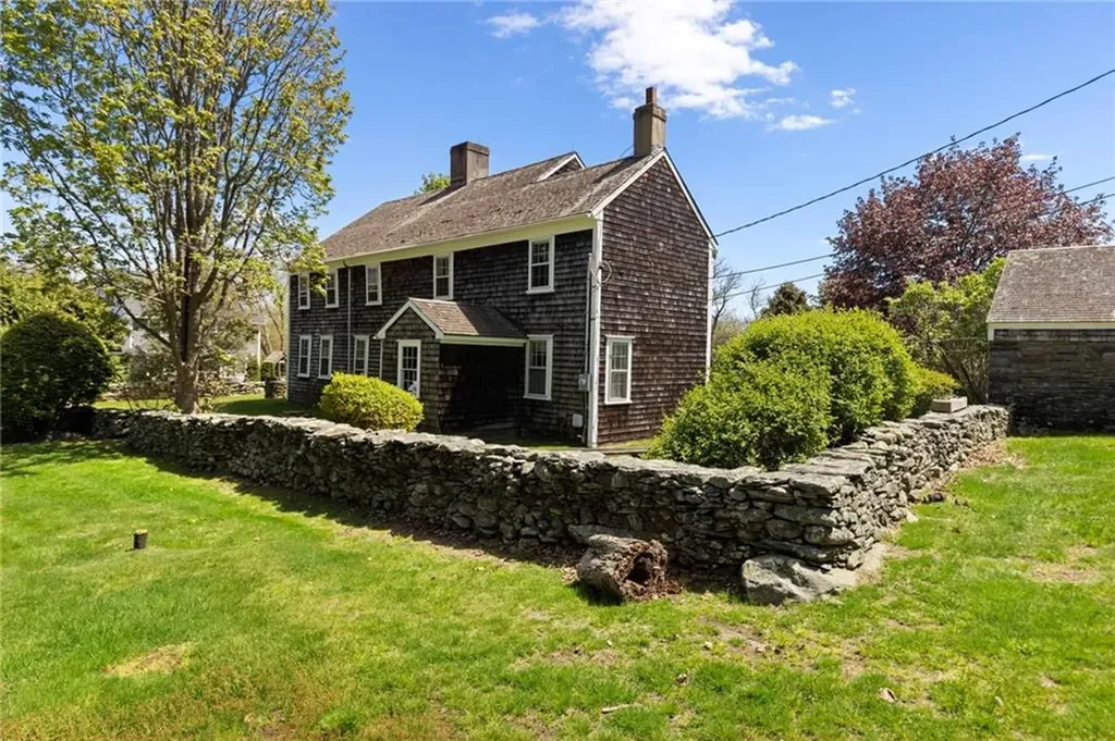 6 Baldwin Road Middletown RI 02842