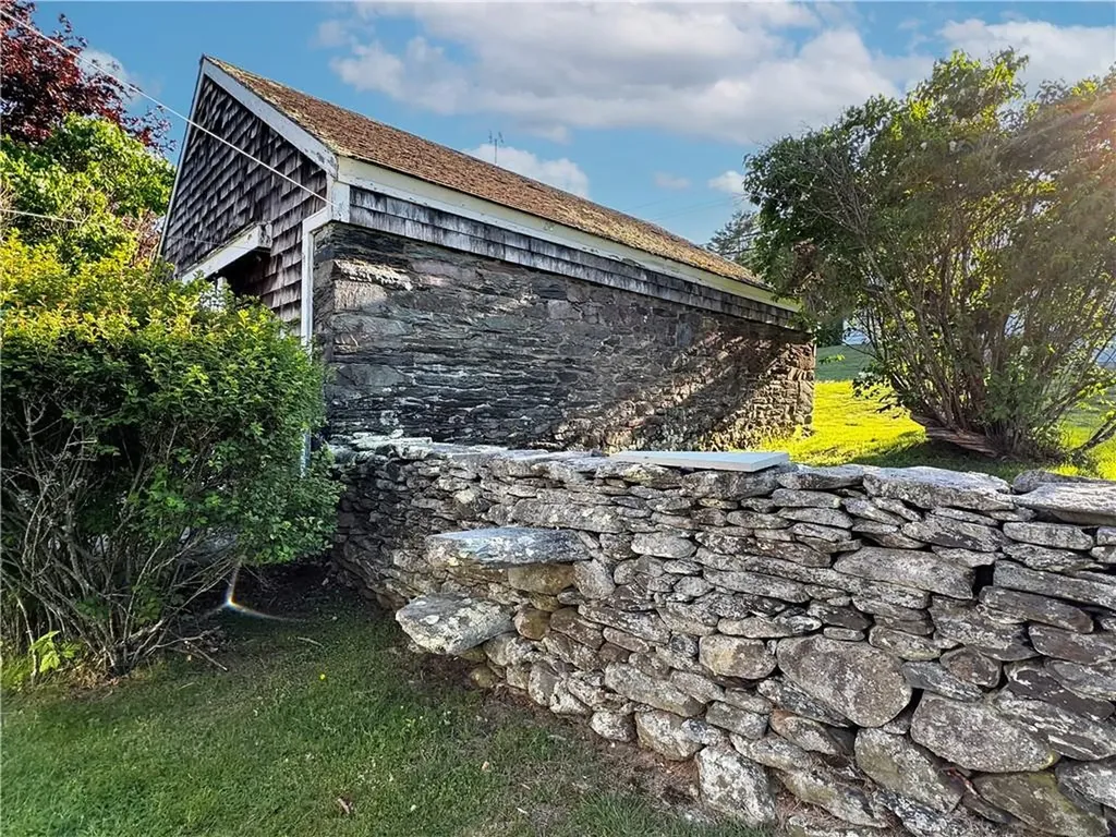 6 Baldwin Road Middletown RI 02842