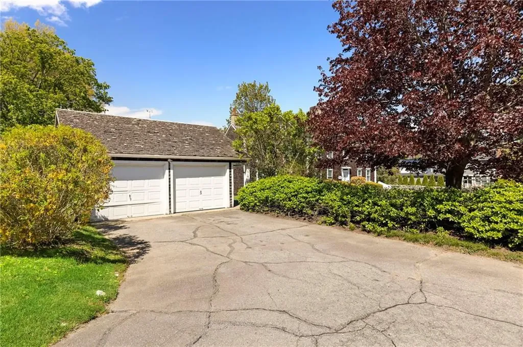 6 Baldwin Road Middletown RI 02842