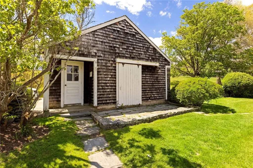 6 Baldwin Road Middletown RI 02842