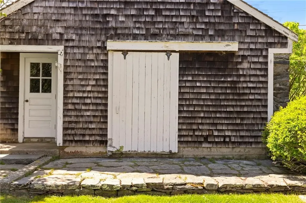 6 Baldwin Road Middletown RI 02842