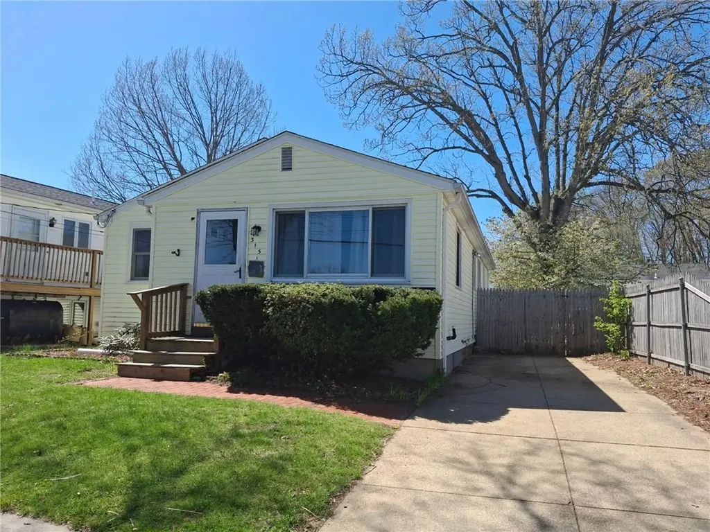 315 Grosvenor Avenue East Providence RI 02914