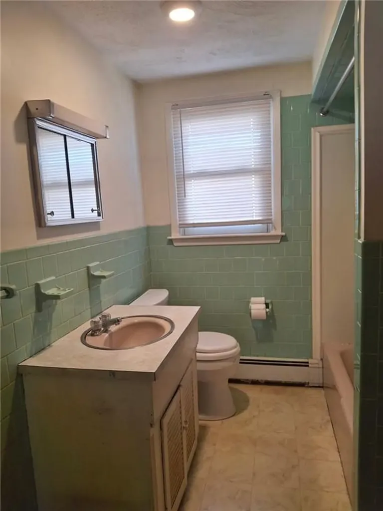 315 Grosvenor Avenue East Providence RI 02914