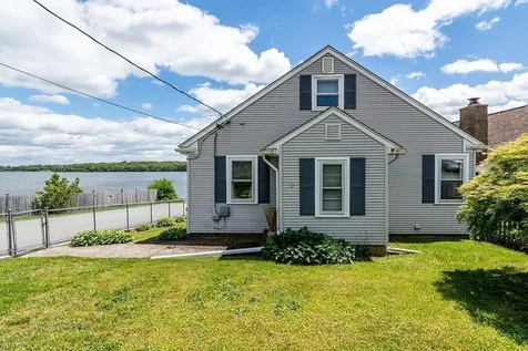 4 Lake Avenue Tiverton RI 02878