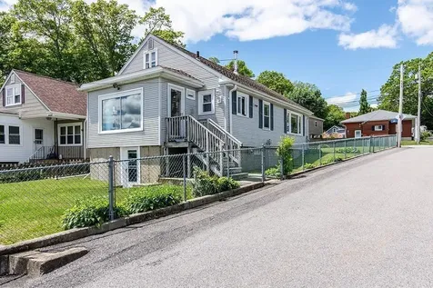 4 Lake Avenue Tiverton RI 02878