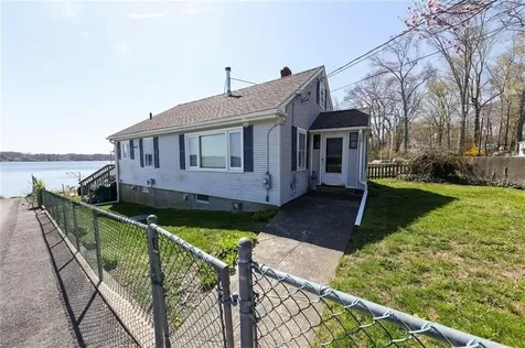 4 Lake Avenue Tiverton RI 02878