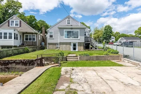 4 Lake Avenue Tiverton RI 02878