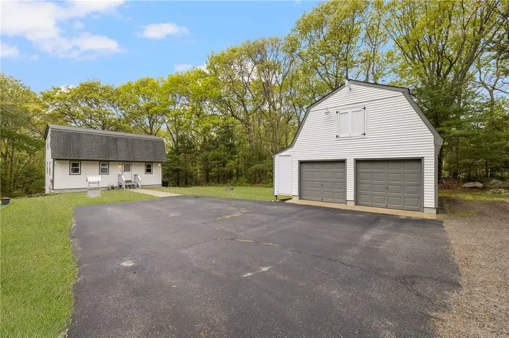 637 Read School House Road Coventry RI 02816