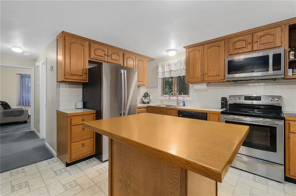 637 Read School House Road Coventry RI 02816